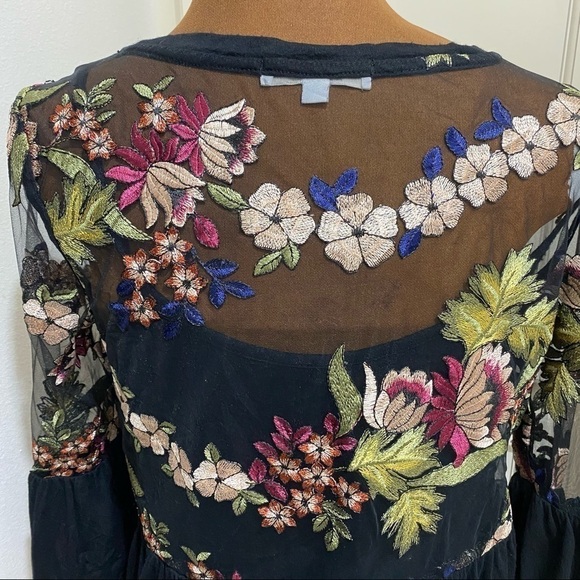 Eri + Ali Ornate Embroidered Floral
Top Small EUC - Picture 8 of 9